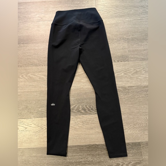 ALO YOGA High-Waist Ripped Warrior Legging Size Medium in Black - Picture 4 of 13